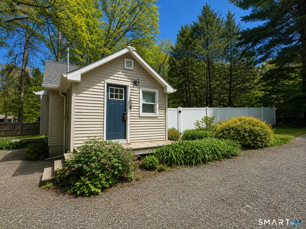 23 Pootatuck Trail, Newtown, CT 06482