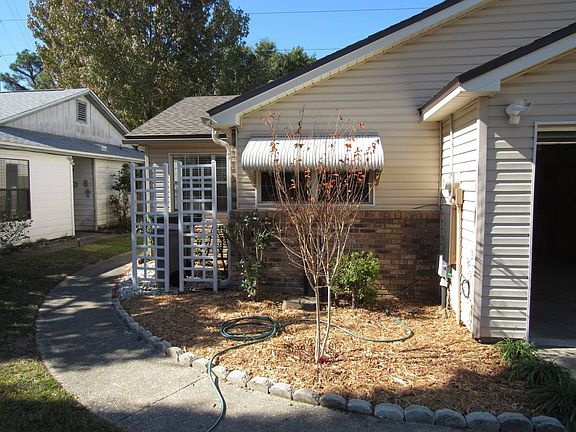 2nd image of 6333 Langley Pl
