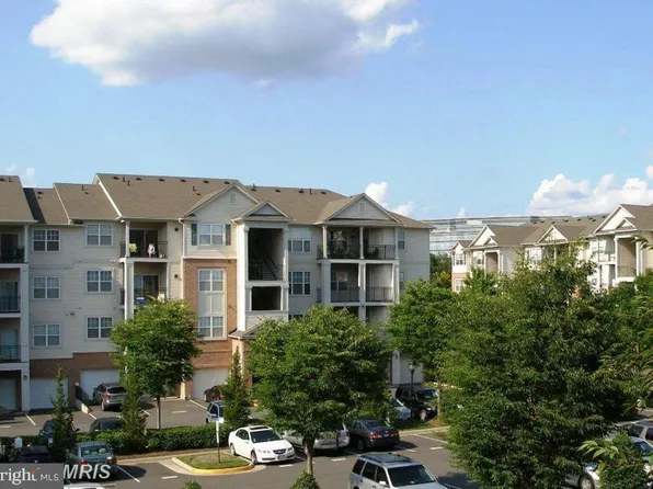 12124 Garden Ridge Ln Unit 401, Fairfax, VA 22030
