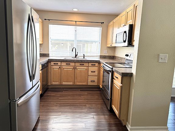 4th image of 5225 White Willow Dr APT G200