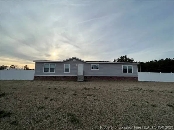 26 Oakhurst Dr, Lumberton, NC 28358