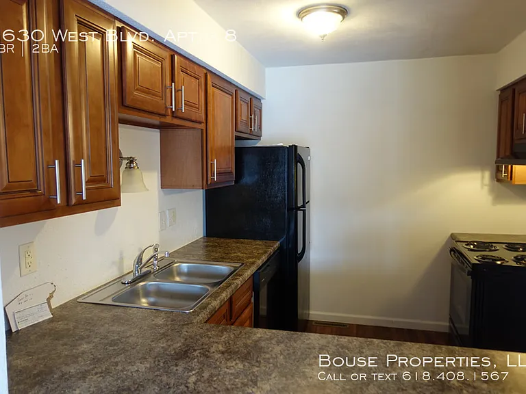 2630 West Blvd #8 — Photo 3