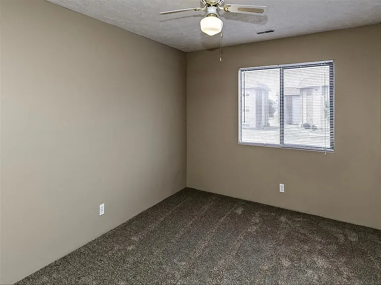 Fox Ridge Apartments — Photo 18