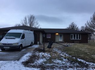 4 Southview Dr, Sidney, IL
