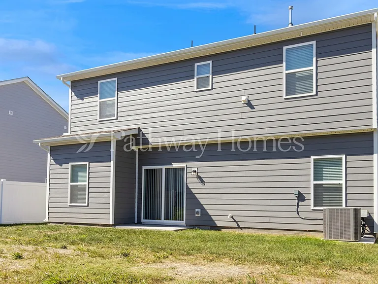 2327 Alberto Dr — Photo 3