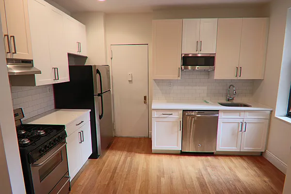 Rented by PMG Real Estate  | media 10