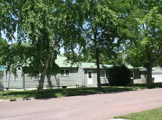 622 W 6th Ave, Mitchell, SD 57301