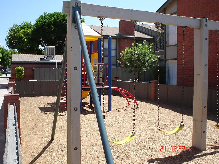 Regency West Apartments — Photo 15
