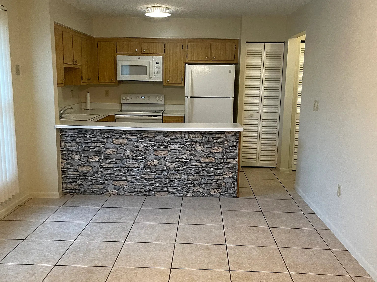 1 bed, 550 sqft, $1,200 — Photo 3
