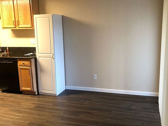 4th image of 584 Chambers St APT C