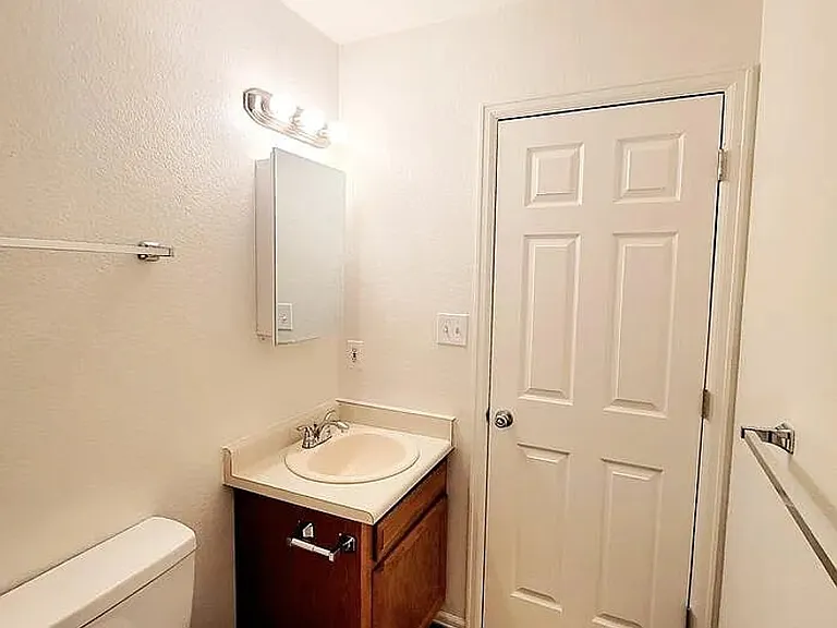 1707 Oakshire Ln #A — Photo 7