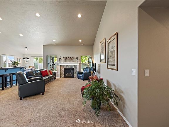 5th image of 2126 Alco Ave