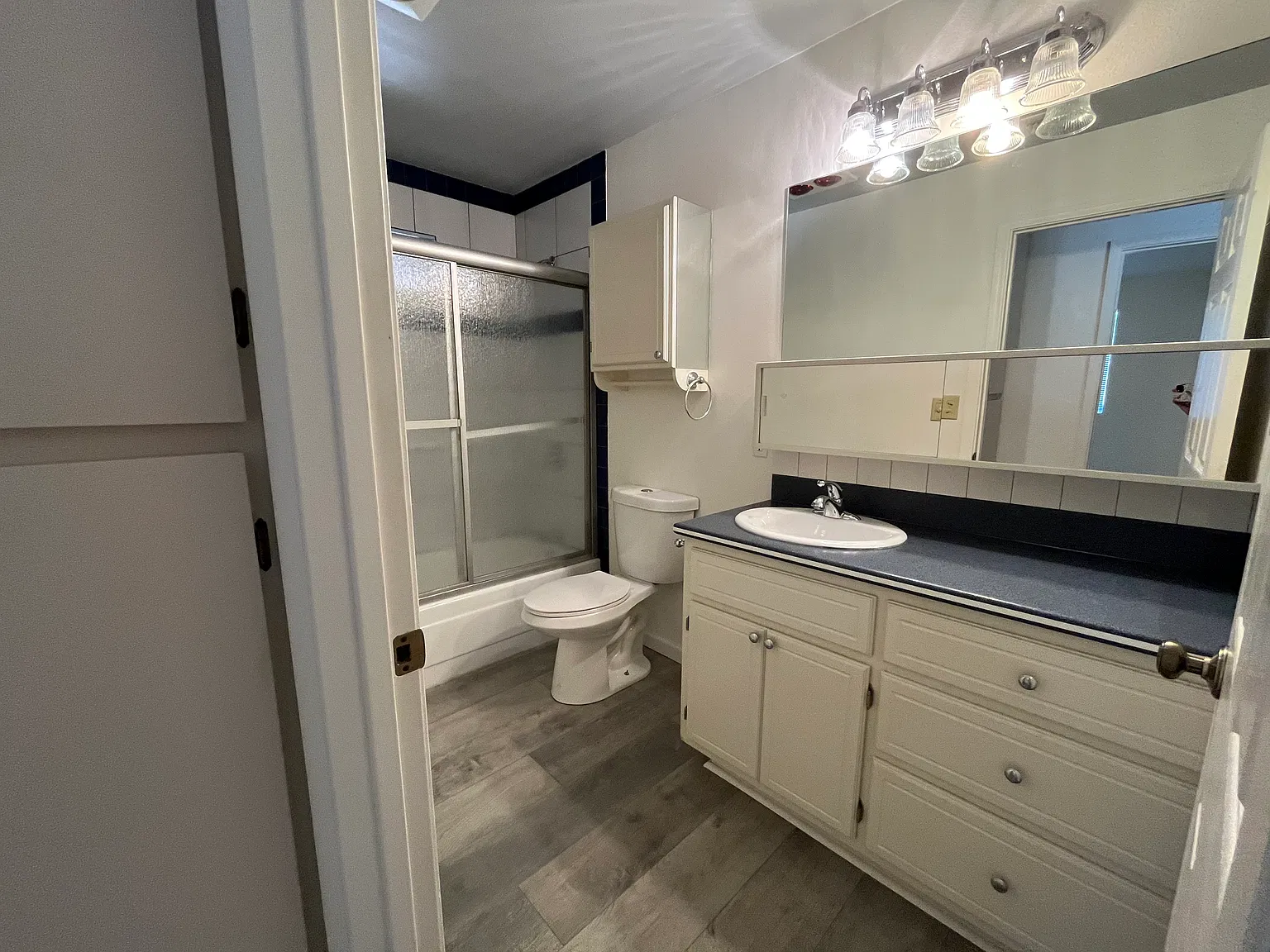 2 bed, 1100 sqft, $1,750 — Photo 4
