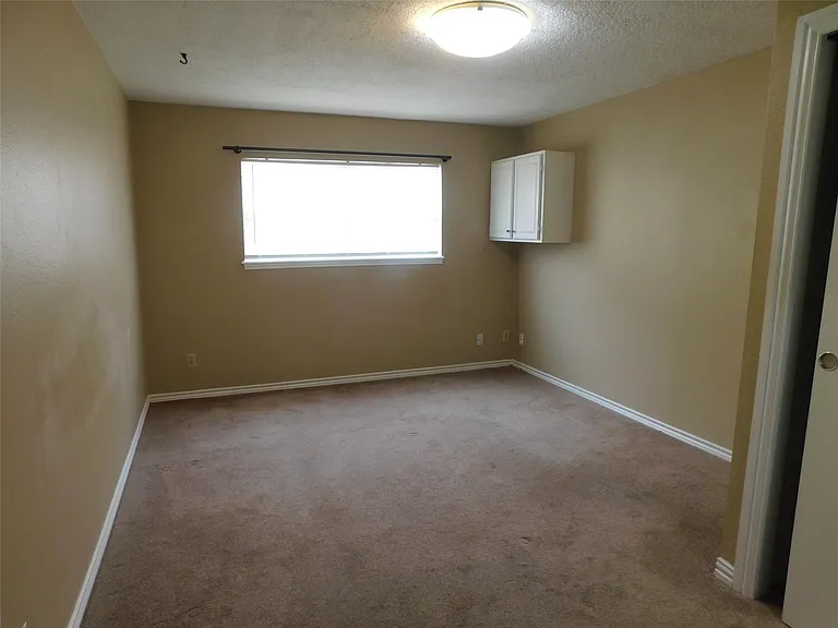 472 N Post Oak Ln — Photo 27