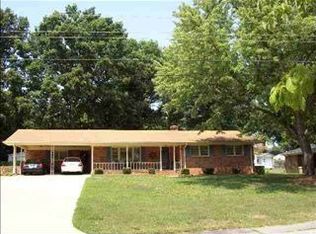 5 Lynn Dr, Taylors, SC 29687