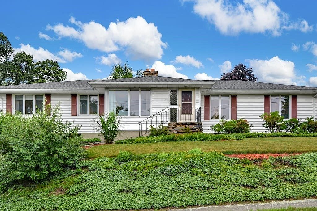 4 Upland Ave, Shrewsbury, MA 01545 Zillow