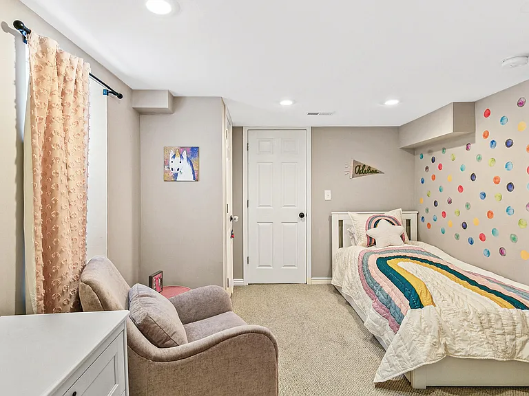 1083 S Clarkson St — Photo 22