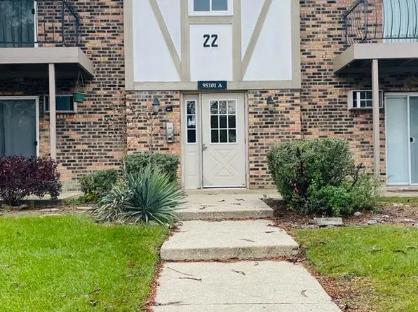 9S101 Lake Dr APT 201, Willowbrook, IL 60527