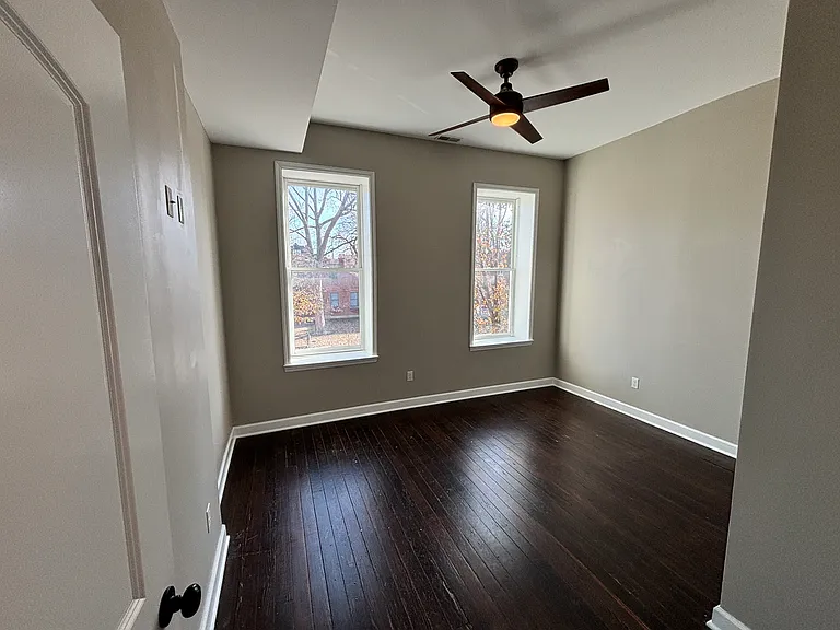 2253 Indiana Ave — Photo 31