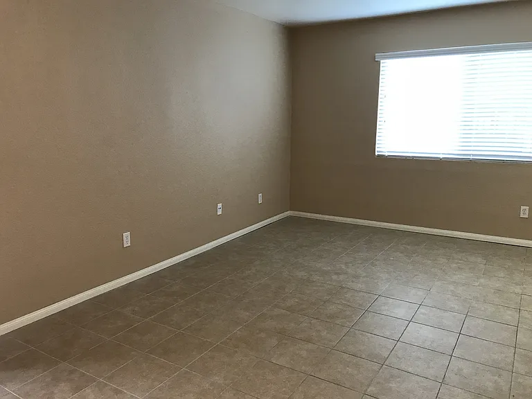 Golden Hill Apartments — Photo 5