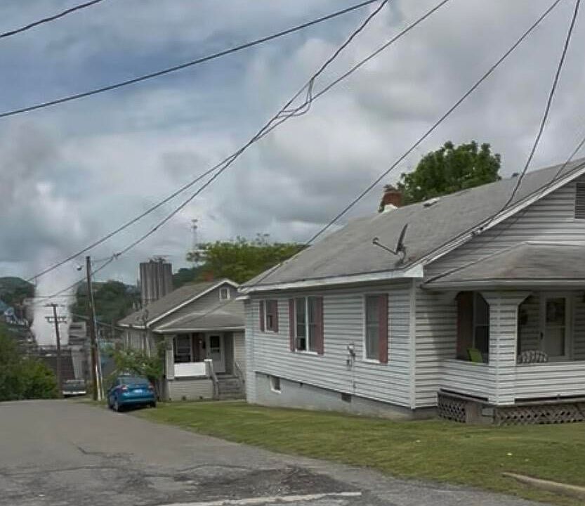2nd image of 702 N Beverly Ave