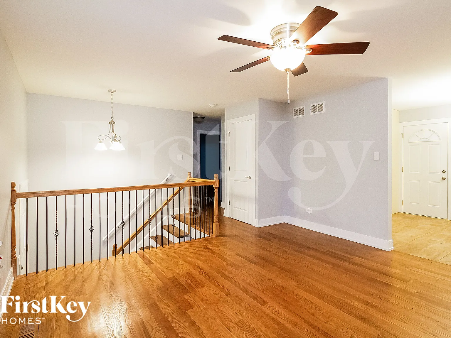 4 bed, 2.0 bath, 1900 sqft, $3,000 — Photo 3