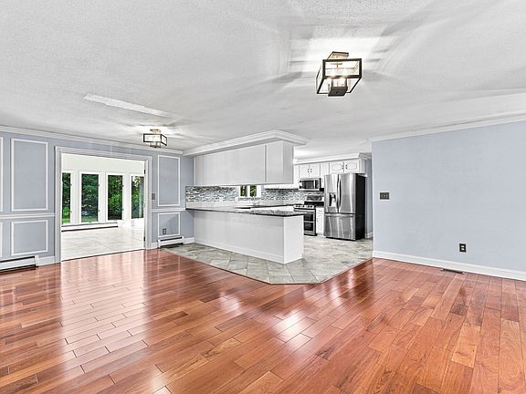 4th image of 24 Orchard St