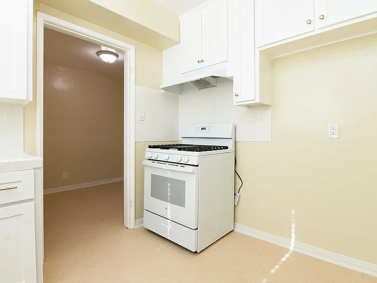 323 N 1st St #323 — Photo 11