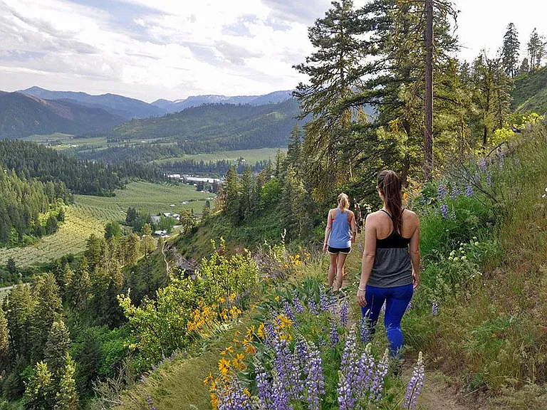 Multiple world class hiking trails minutes away