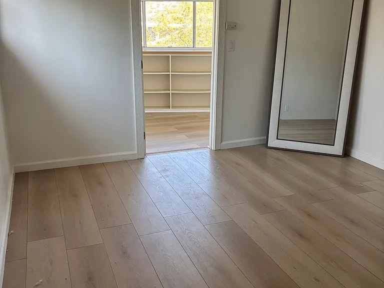 704 Avonglen Ter — Photo 13