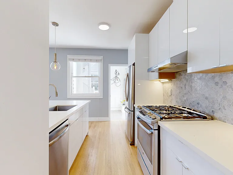 1637 Sacramento St #15 — Photo 4