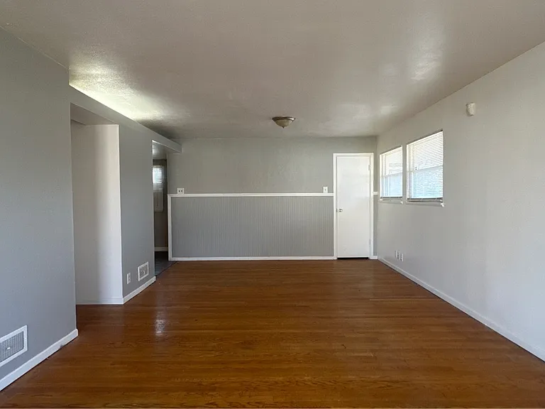 10748 Spring Garden Dr — Photo 13