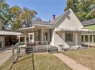 934 W 7th St, Leavenworth, KS 66048