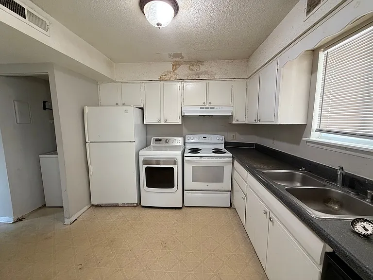 2364 Champion Ct — Photo 8