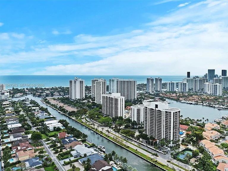 3600 Yacht Club Dr #1001 — Photo 20
