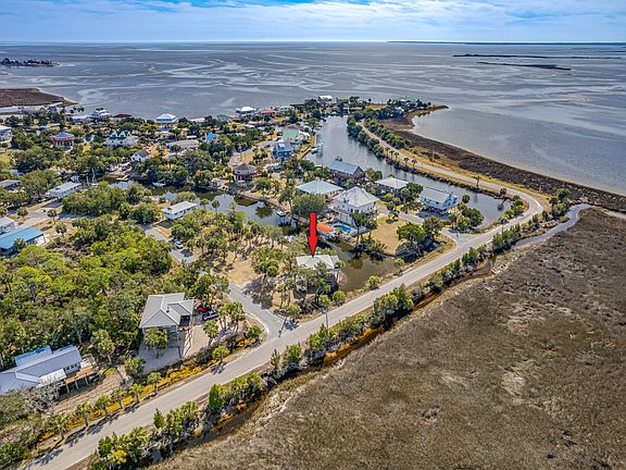 3rd image of 4 Oyster Bay Dr