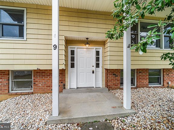 3rd image of 9 Tansey Dr