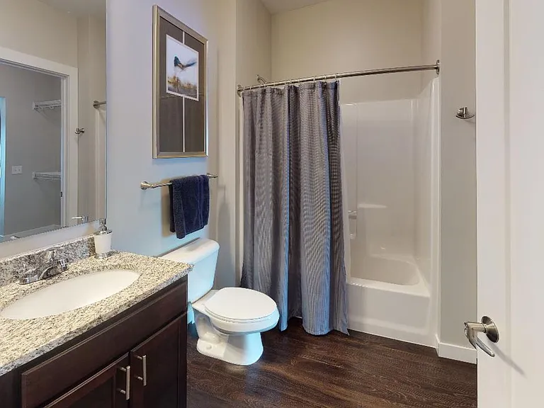 Red44 Luxury Apartments | Specials Available — Photo 20