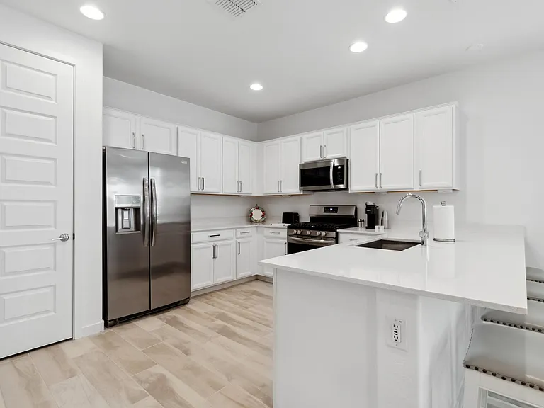 8904 W Solano Dr — Photo 8