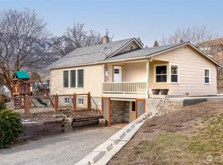 490 Beach St W, Pateros, WA 98846
