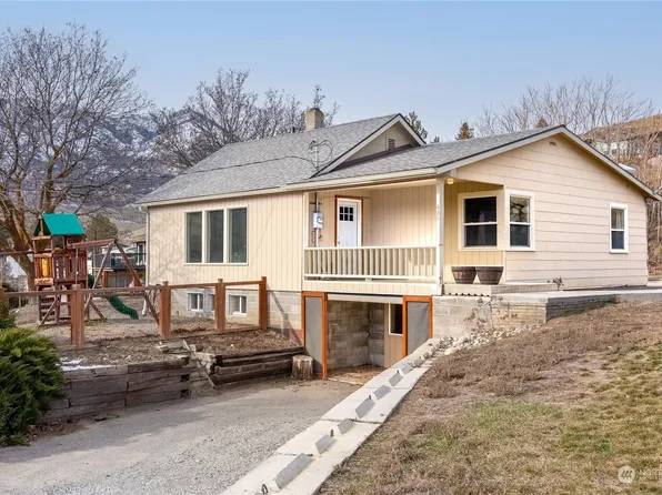 490 W Beach Street, Pateros, WA 98846