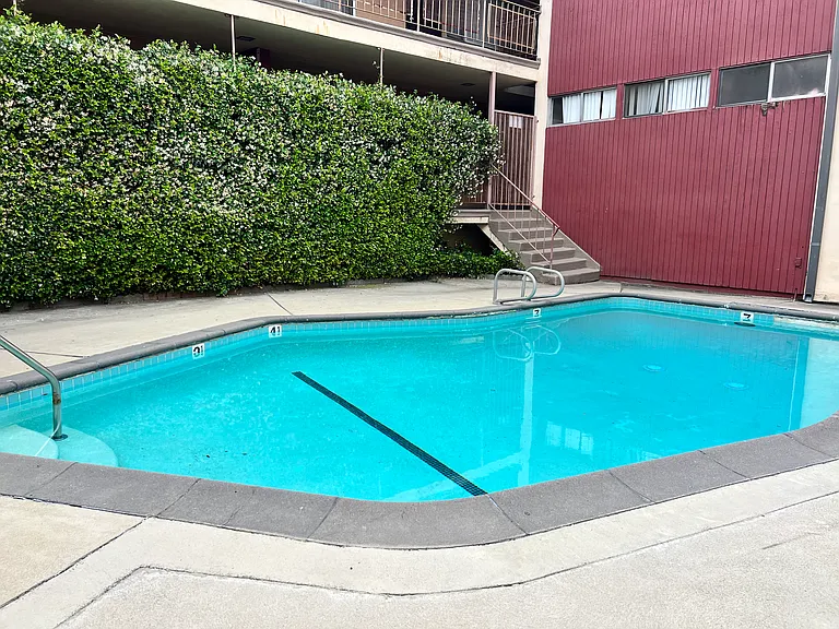 13031 Oxnard St #1 — Photo 2