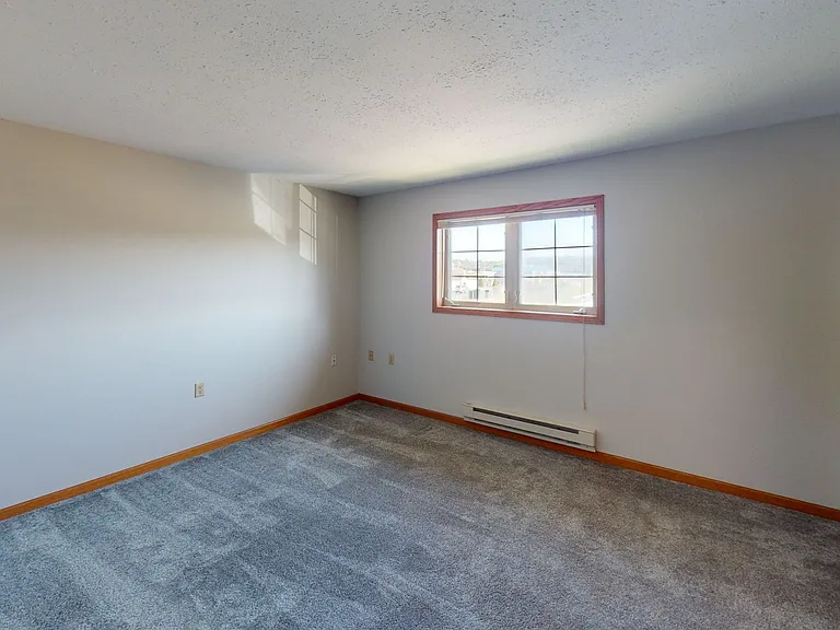 22 14th Ave — Photo 3