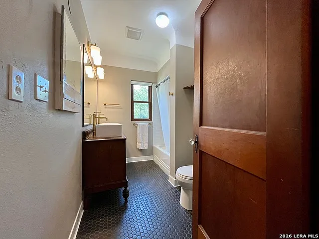 2 bed, 1.0 bath, 1100 sqft, $1,750 — Photo 4