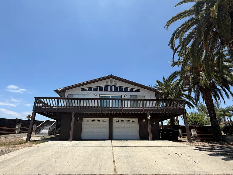 16927 Bell Ave — Photo 1