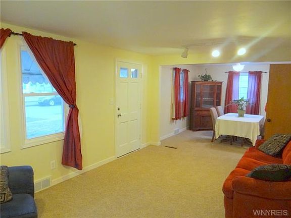 5th image of 64 Fontaine Dr