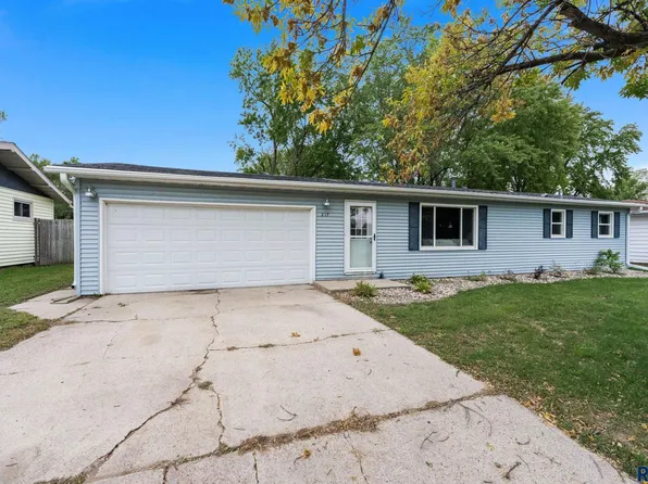217 N Needles Dr, Brandon, SD 57005