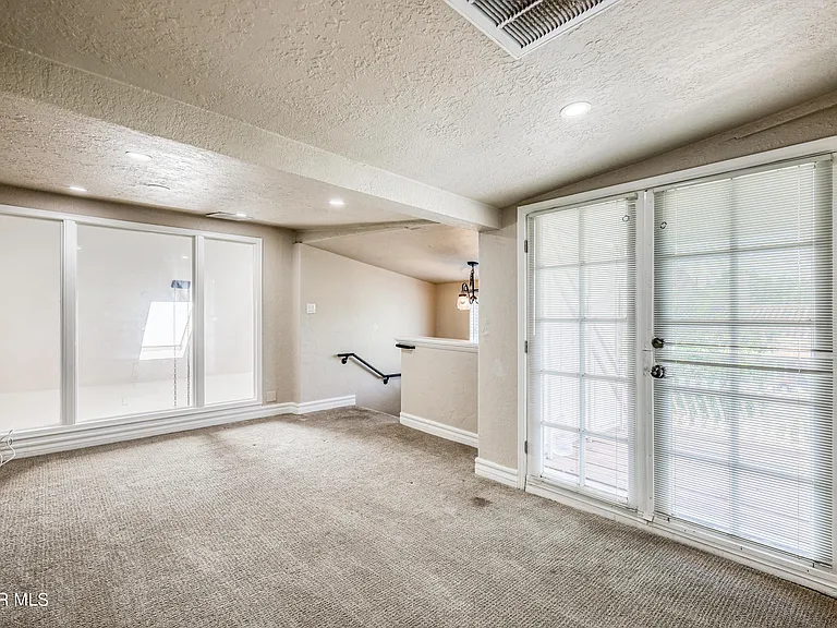 715 E Robinson Ave — Photo 44