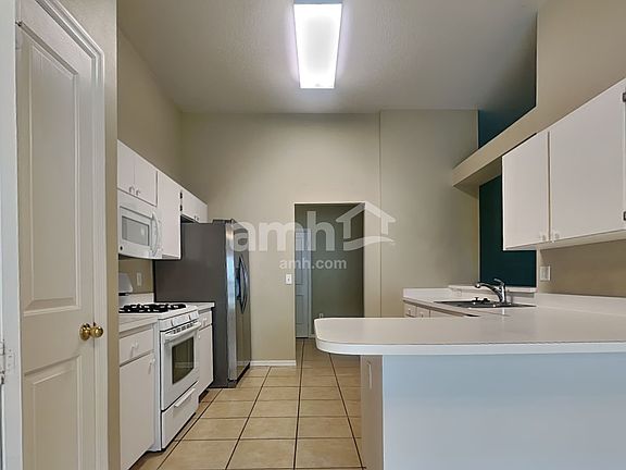 4th image of 1750 Kirtley Dr