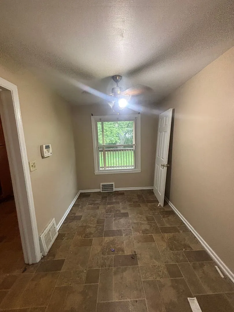 2bd Duplex Cash Pay/Vouchers — Photo 3